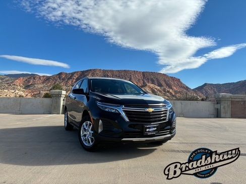 Used 2022 Chevrolet Equinox LT image 2