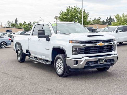 Used 2025 Chevrolet Silverado 2500 LT w/ Convenience Package AWD/4WD image 5