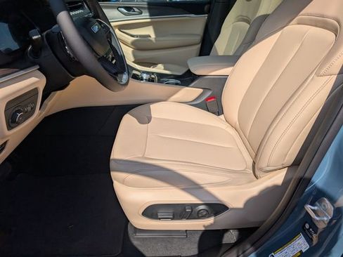 New 2026 Jeep Grand Cherokee Limited RWD image 13