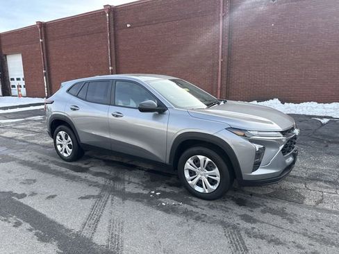 Used 2024 Chevrolet Trax LS image 11