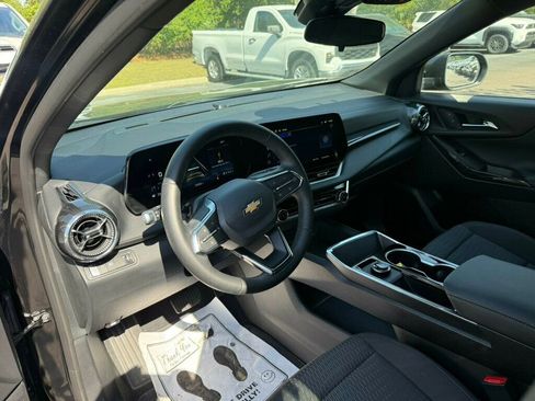 Used 2026 Chevrolet Equinox LT FWD image 3