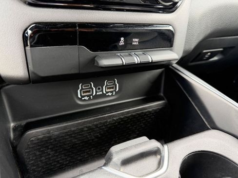 Used 2024 RAM 1500 Laramie AWD/4WD image 19