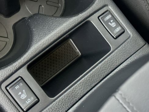 Used 2017 Nissan Rogue SV image 25