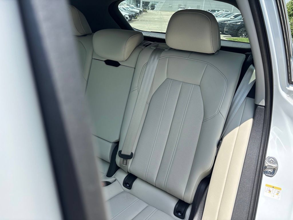 Used 2025 Audi Q5 Premium Plus w/ Premium Plus AWD/4WD image 10