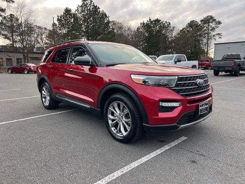 Used 2020 Ford Explorer XLT w/ Equipment Group 202A image 4