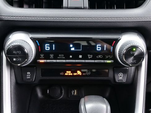 Used 2024 Toyota RAV4 XLE FWD image 20