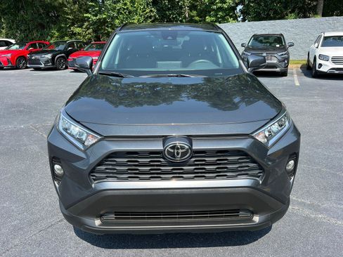 Used 2020 Toyota RAV4 XLE w/ Convenience Package FWD image 2