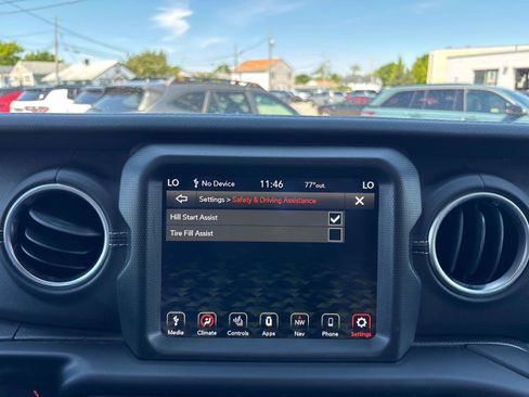 Used 2021 Jeep Gladiator Overland w/ Popular Equipment Package AWD/4WD image 23