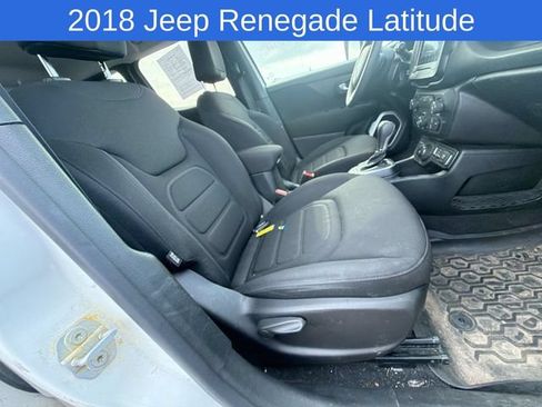 Used 2018 Jeep Renegade Latitude AWD/4WD image 16