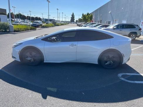 Used 2023 Toyota Prius Prime FWD image 8