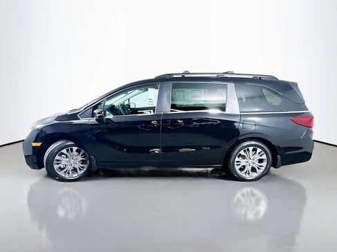 New 2026 Honda Odyssey Touring image 4