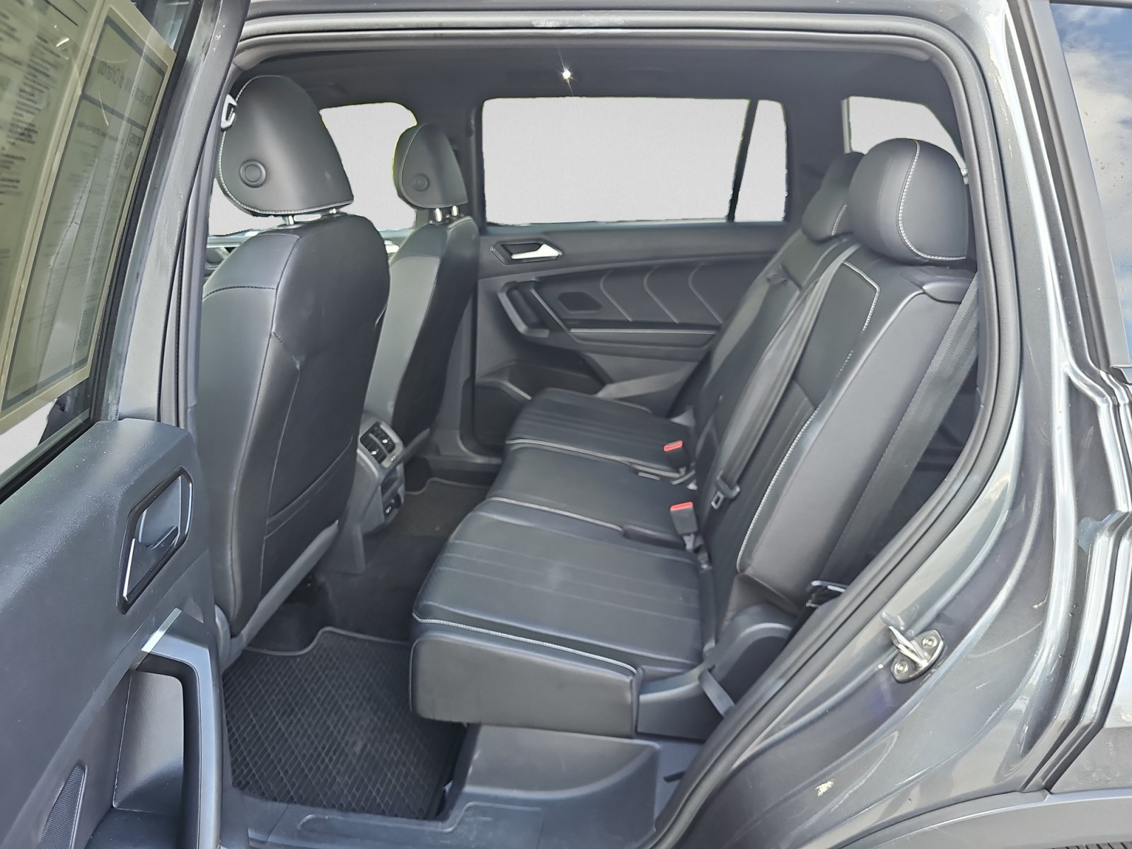 Used 2023 Volkswagen Tiguan SE R-Line FWD image 28