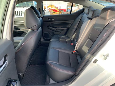 Used 2024 Nissan Altima 2.5 SR image 14