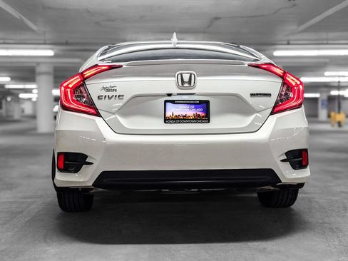 Used 2018 Honda Civic Touring image 7