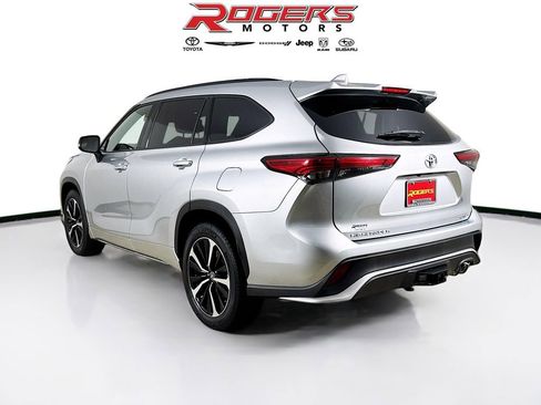 Used 2021 Toyota Highlander XSE image 11