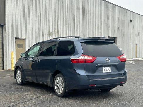Used 2017 Toyota Sienna LE image 2