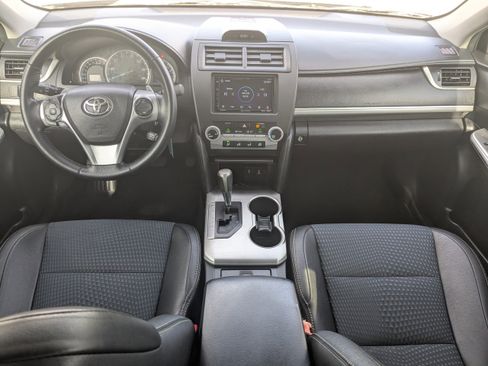 Used 2014 Toyota Camry L image 14