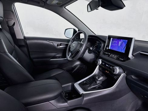 Used 2025 Toyota RAV4 XLE Premium AWD/4WD image 38