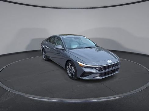 New 2026 Hyundai Elantra Limited FWD image 2