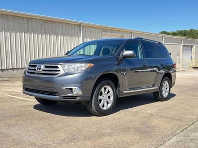 Used 2011 Toyota Highlander SE w/ Tow Pkg