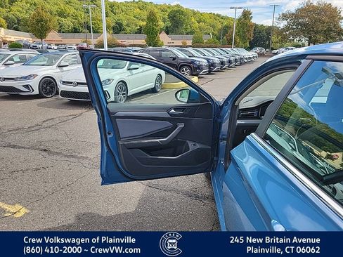 New 2025 Volkswagen Jetta SE image 25