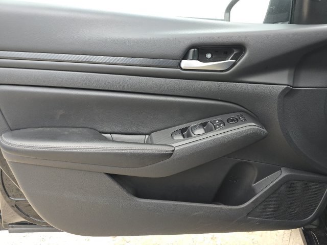 Used 2025 Nissan Altima 2.5 SV FWD image 21