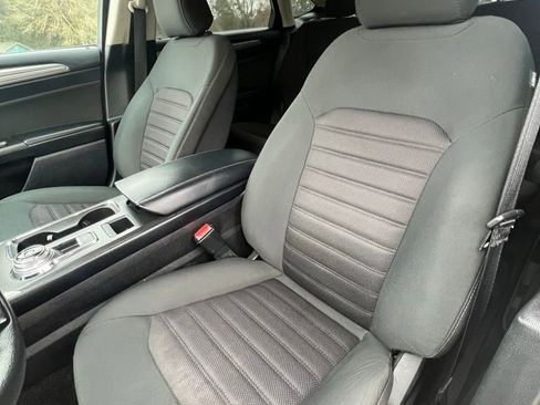 Used 2020 Ford Fusion SE image 9