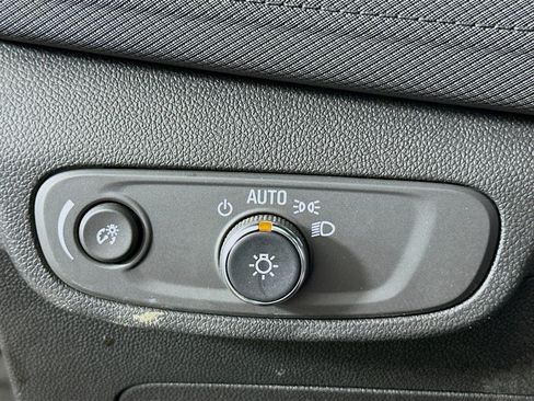 Used 2025 Chevrolet TrailBlazer LT AWD/4WD image 16