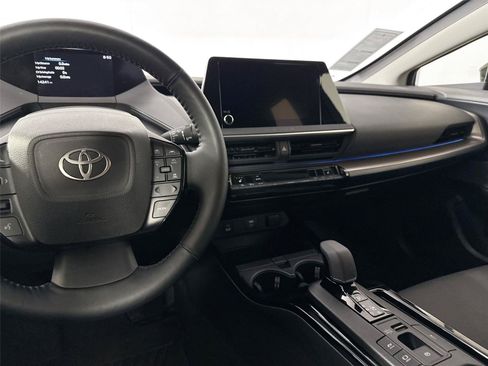 Certified 2025 Toyota Prius XLE FWD image 32