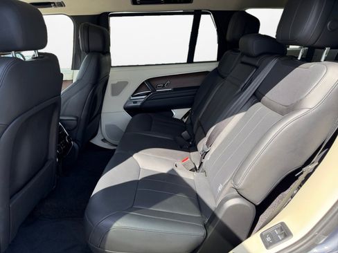 Used 2024 Land Rover Range Rover Long Wheelbase SE image 13