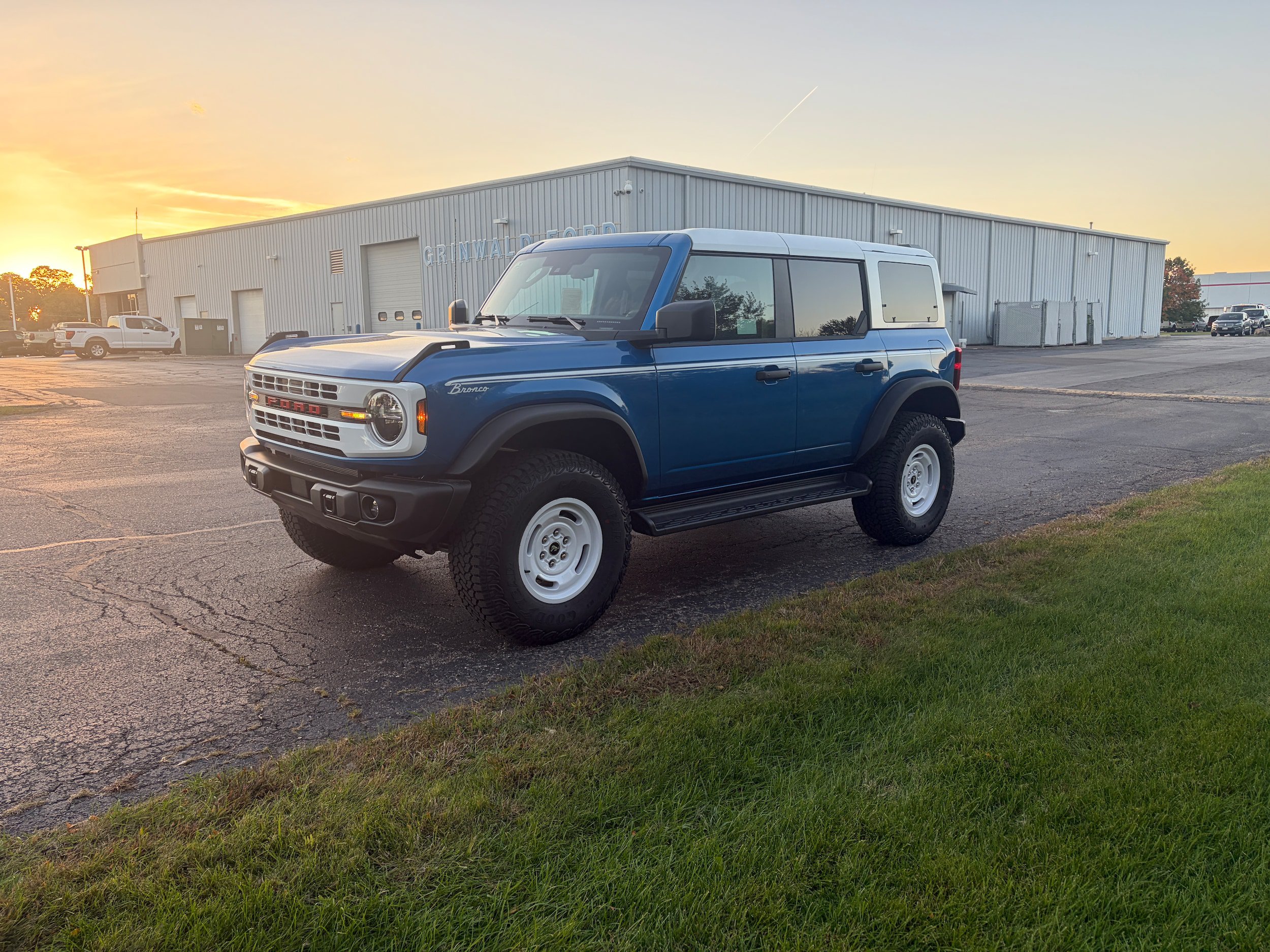 New 2026 Ford Bronco Heritage Edition AWD/4WD image 2