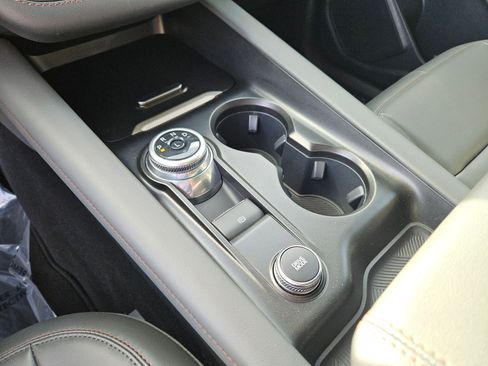 Used 2025 Ford Explorer Active w/ Active Comfort Package image 13