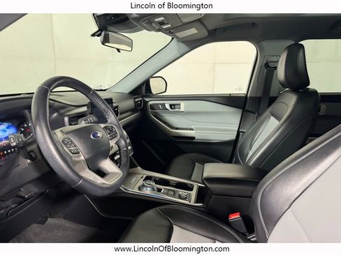 Used 2022 Ford Explorer XLT w/ Equipment Group 202A AWD/4WD image 38