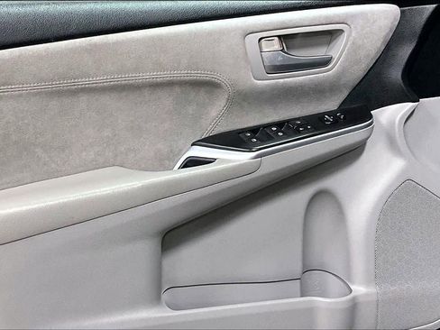 Used 2015 Toyota Camry XSE image 20