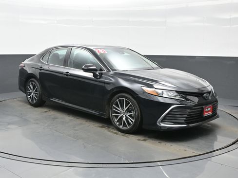 Used 2024 Toyota Camry XLE image 8