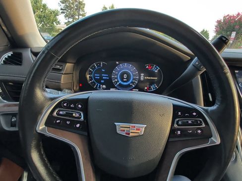 Used 2016 Cadillac Escalade ESV Luxury AWD/4WD image 14