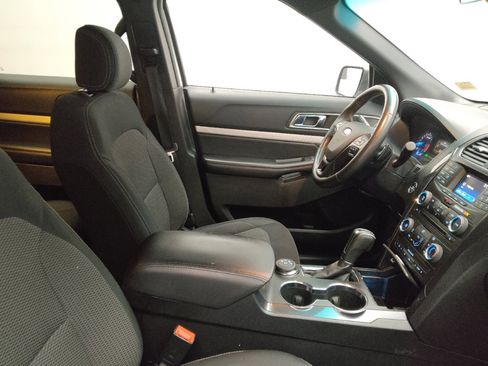 Used 2016 Ford Explorer XLT image 21
