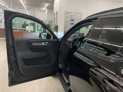 Used 2020 Volvo XC40 T5 R-Design image 26