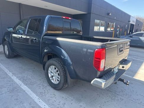 Used 2018 Nissan Frontier SV image 3