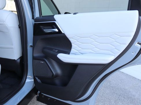 Used 2025 Mitsubishi Outlander SEL image 43