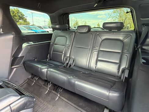 Used 2022 Lincoln Navigator Reserve AWD/4WD image 16