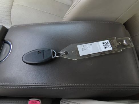 Used 2013 INFINITI G37 x w/ Premium Pkg image 26