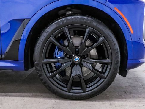Used 2025 BMW X7 M60i image 11