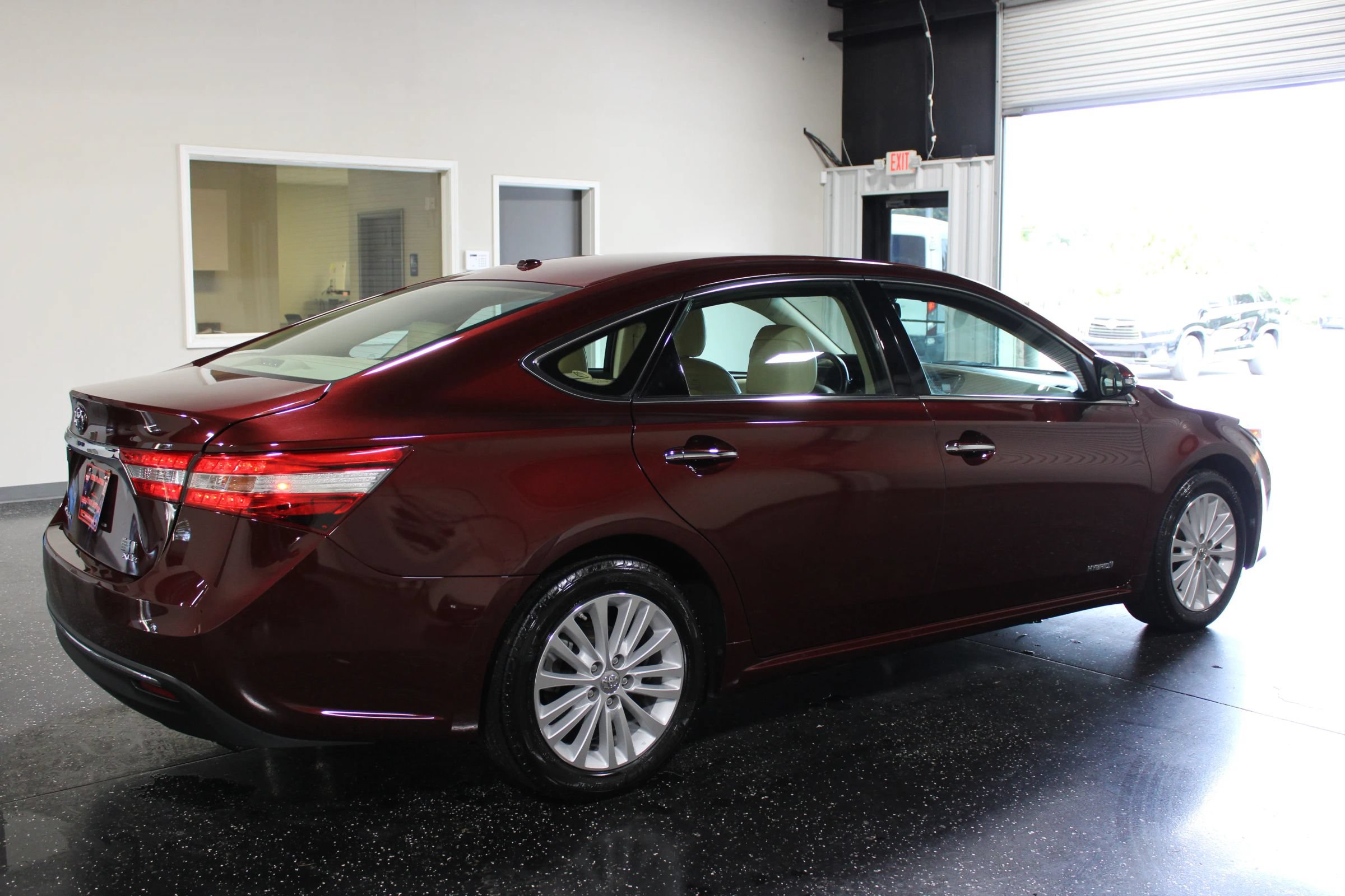 Used 2014 Toyota Avalon XLE Touring FWD image 3