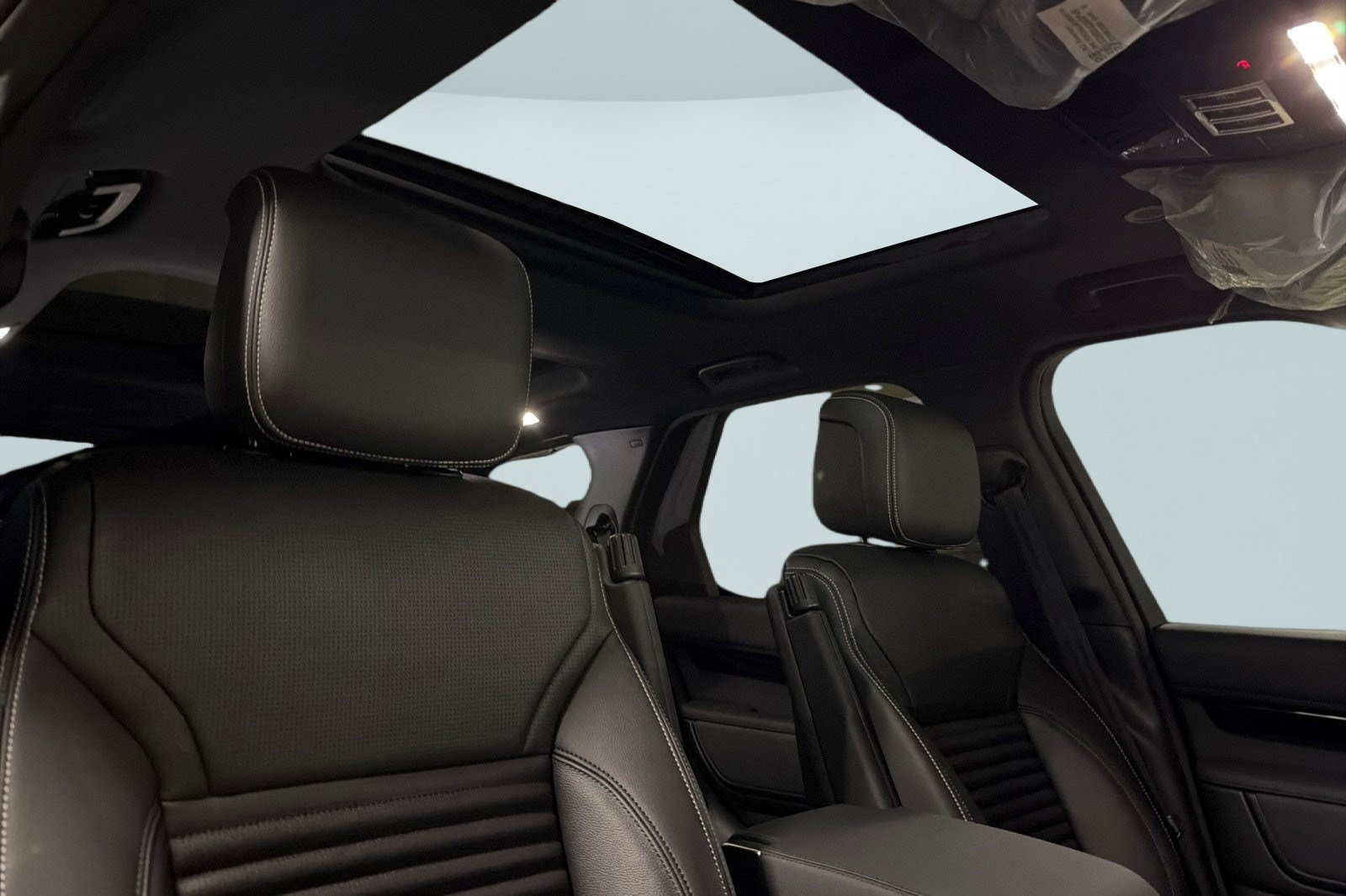 New 2026 Land Rover Discovery S AWD/4WD image 23