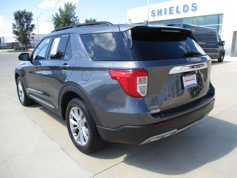 Used 2020 Ford Explorer XLT w/ Equipment Group 202A AWD/4WD image 3