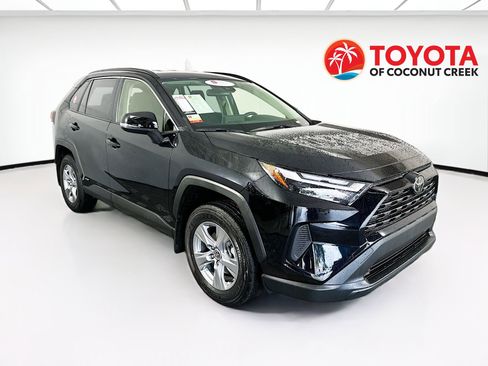 Used 2025 Toyota RAV4 LE AWD/4WD image 1