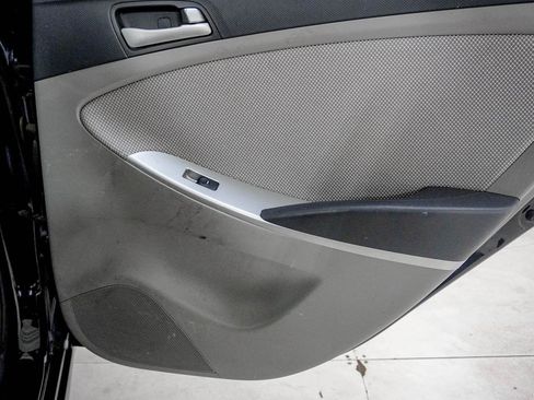 Used 2013 Hyundai Accent GLS image 32