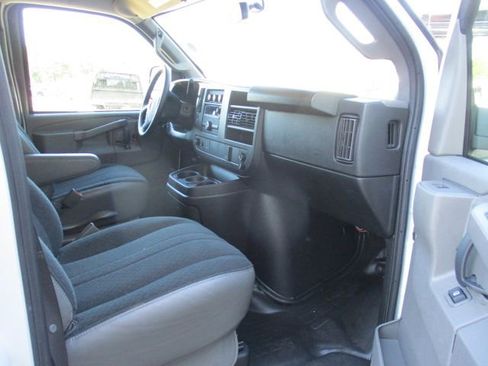 Used 2024 Chevrolet Express 2500 w/ Driver Convenience Package RWD image 4