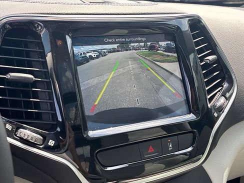 Used 2022 Jeep Cherokee Limited AWD/4WD image 5